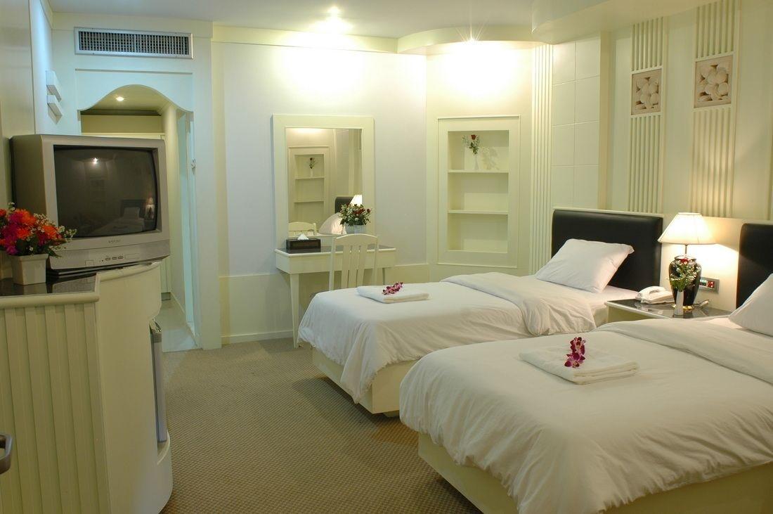 The Rich Hotel Нонтабури Екстериор снимка