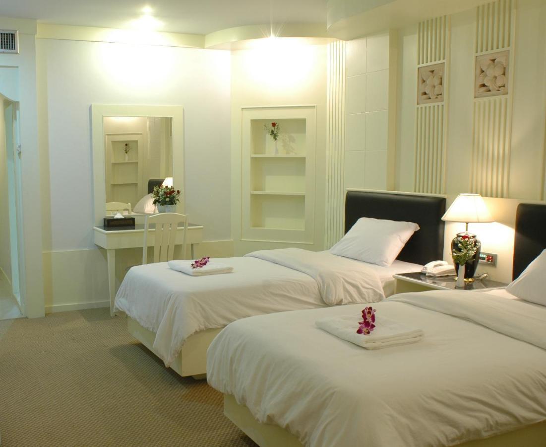 The Rich Hotel Нонтабури Екстериор снимка