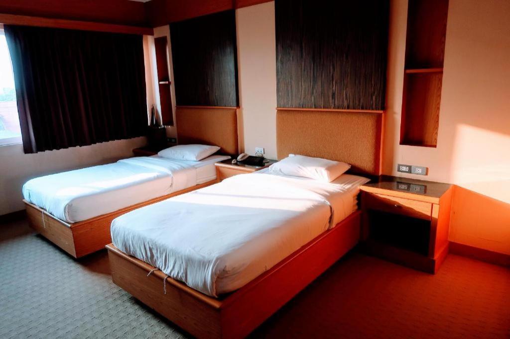 The Rich Hotel Нонтабури Екстериор снимка