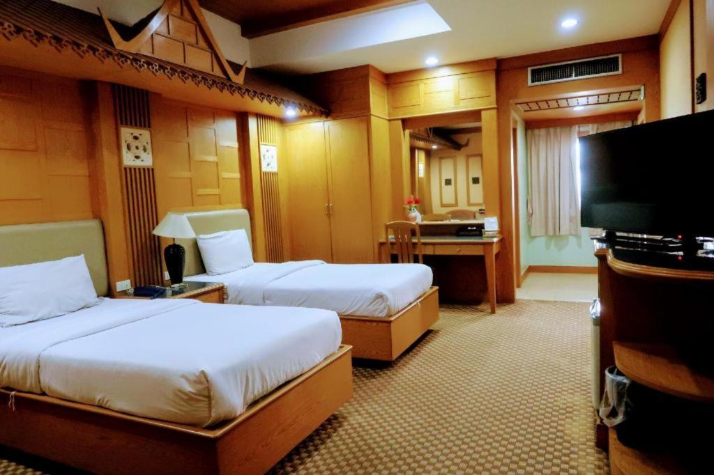 The Rich Hotel Нонтабури Екстериор снимка