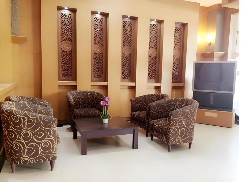 The Rich Hotel Нонтабури Екстериор снимка
