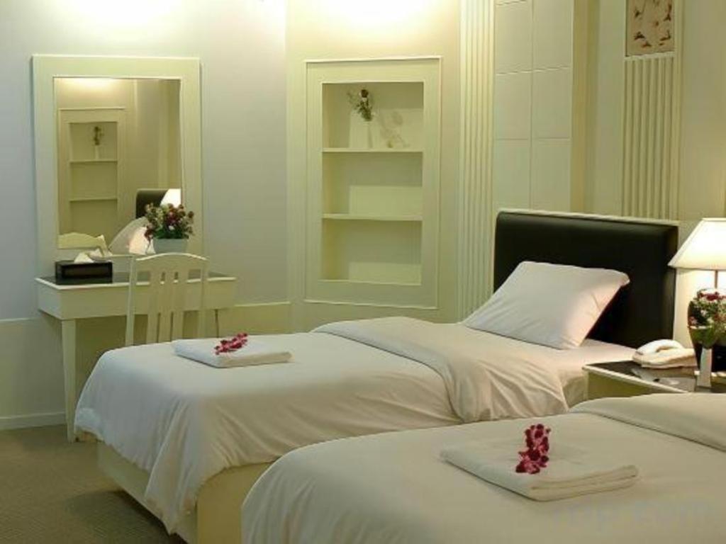 The Rich Hotel Нонтабури Екстериор снимка
