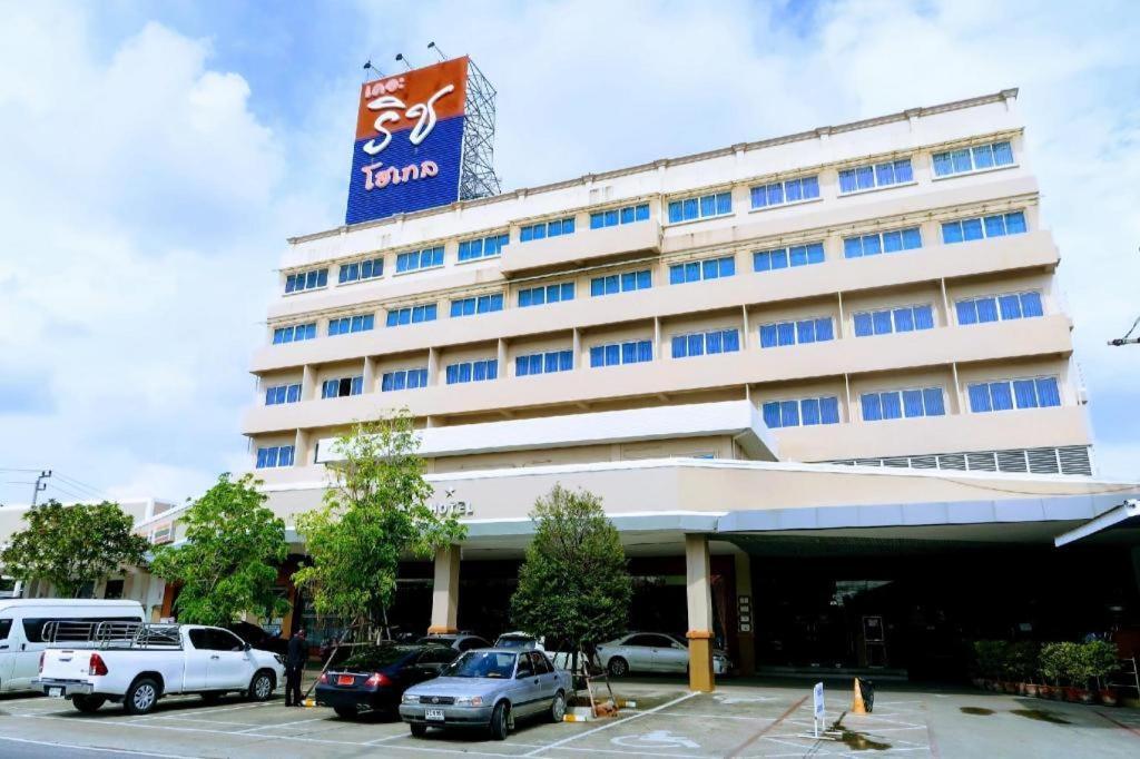 The Rich Hotel Нонтабури Екстериор снимка