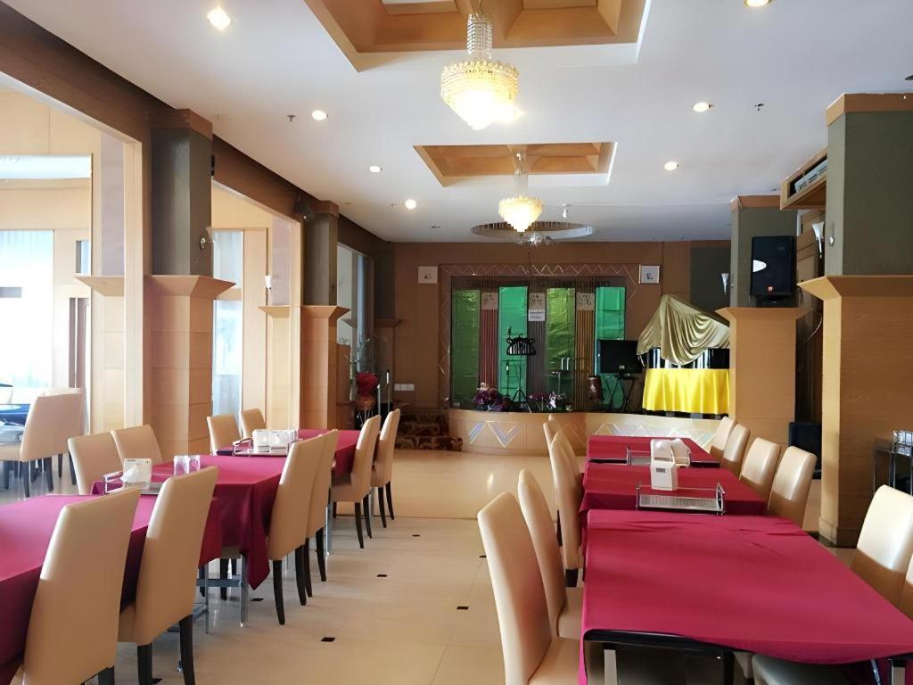The Rich Hotel Нонтабури Екстериор снимка