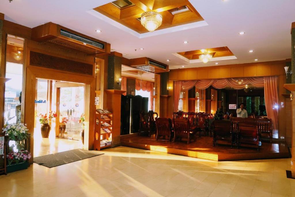 The Rich Hotel Нонтабури Екстериор снимка