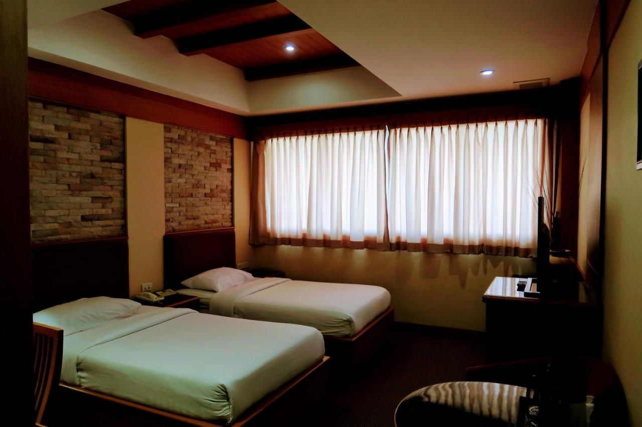 The Rich Hotel Нонтабури Екстериор снимка